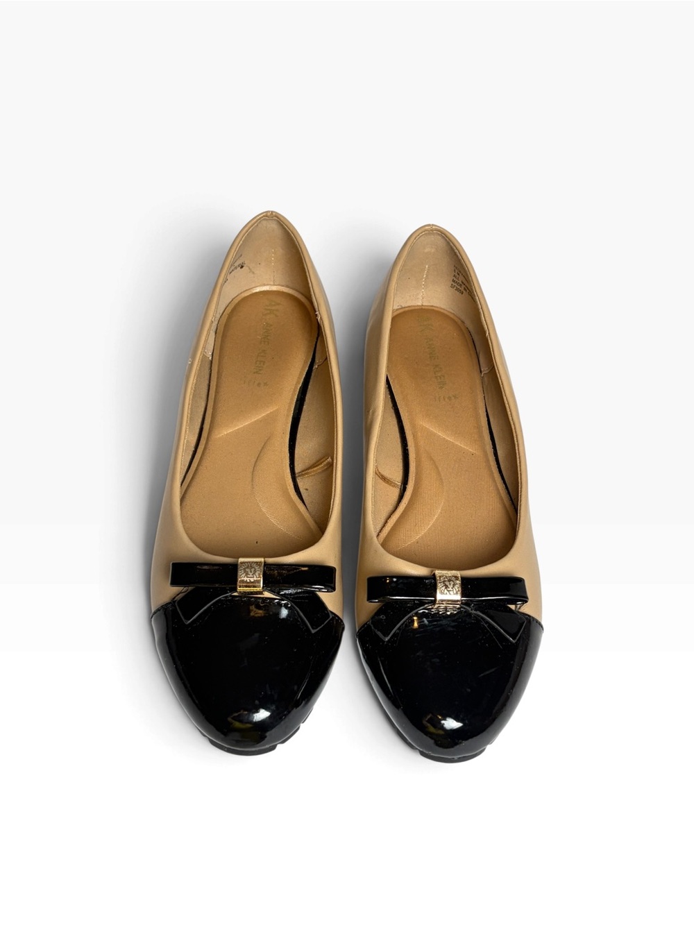 Ann Klein iFlex Beige & Black Patent Bow Flats Size 8 – Gold Accent